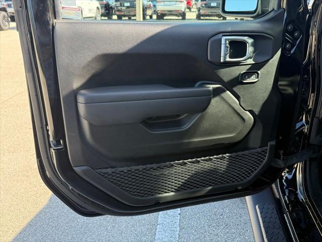 Photo of 2025 Black Clearcoat Jeep Wrangler