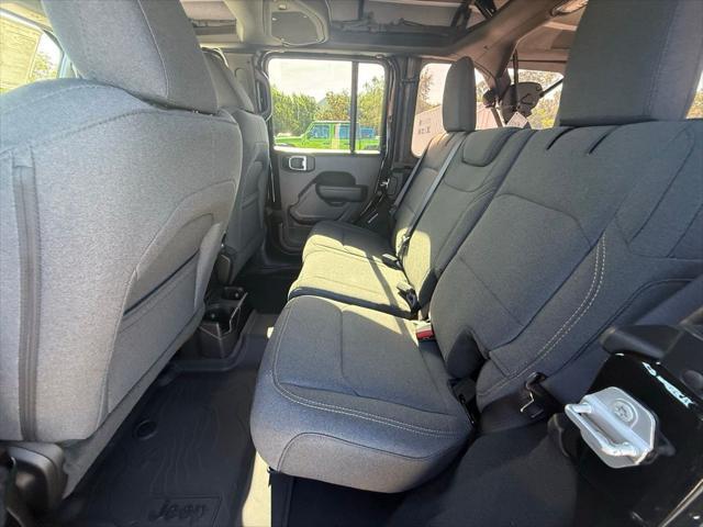 Photo of 2025 Black Clearcoat Jeep Wrangler