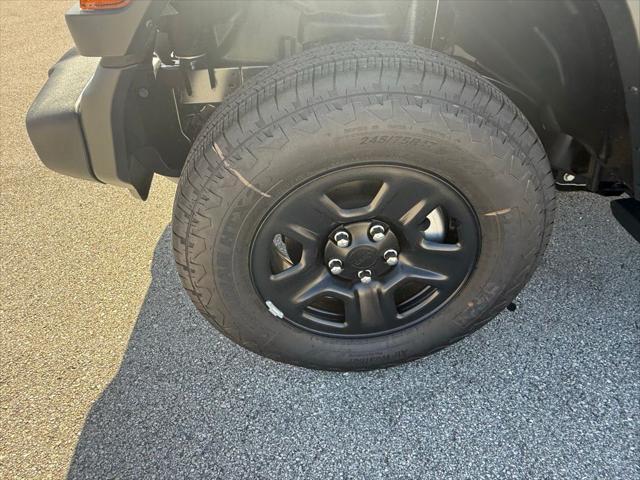 Photo of 2025 Black Clearcoat Jeep Wrangler