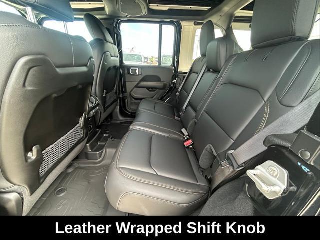 Photo of 2025 Black Clearcoat Jeep Wrangler