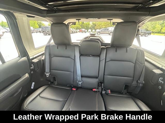 Photo of 2025 Black Clearcoat Jeep Wrangler