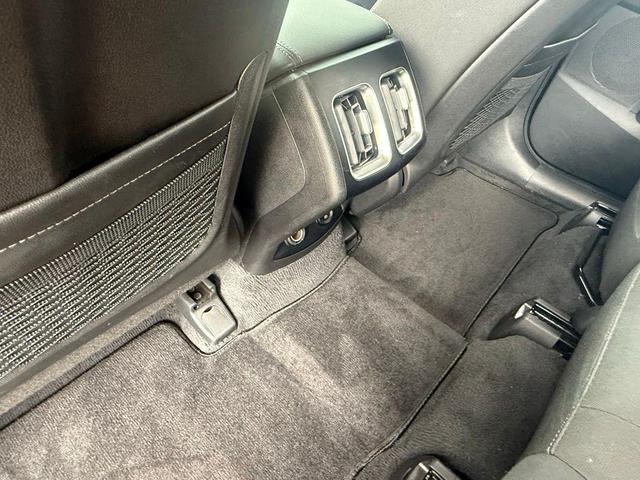 Photo of 2022 Ebony Black Kia Sorento