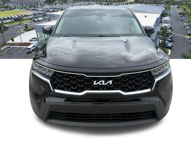 Photo of 2022 Ebony Black Kia Sorento