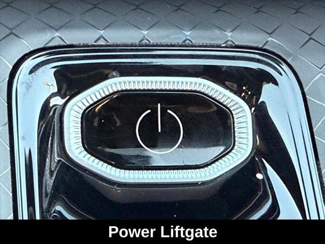 Photo of 2025 Silver Zynith Clearcoat Jeep Wagoneer S