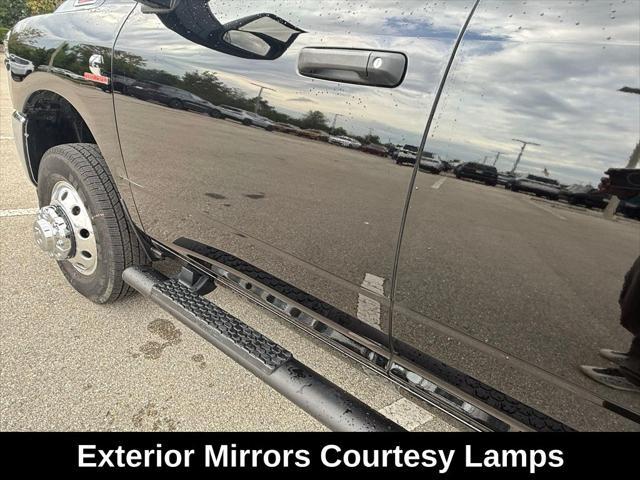 Photo of 2025 Diamond Black Crystal Pearlcoat RAM 3500