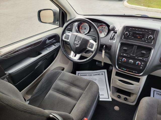 Photo of 2017 Billet Metallic Dodge Grand Caravan