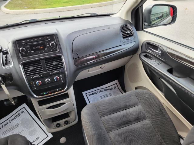Photo of 2017 Billet Metallic Dodge Grand Caravan