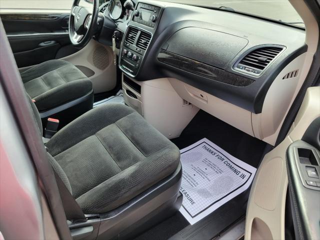 Photo of 2017 Billet Metallic Dodge Grand Caravan