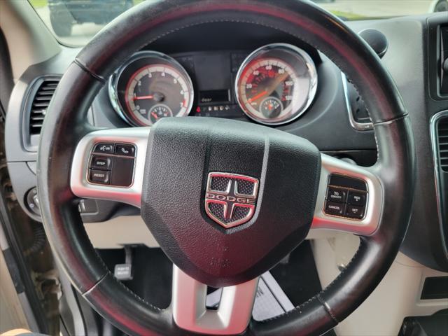 Photo of 2017 Billet Metallic Dodge Grand Caravan
