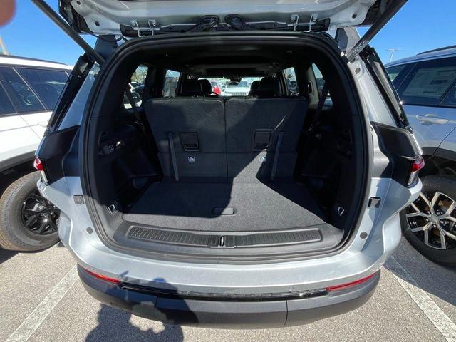 Photo of 2025 Silver Zynith Jeep Grand Cherokee L