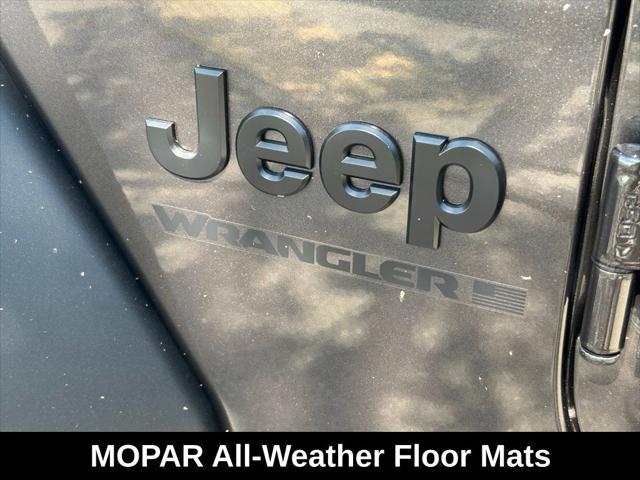 Photo of 2025 Granite Crystal Metallic Clearcoat Jeep Wrangler