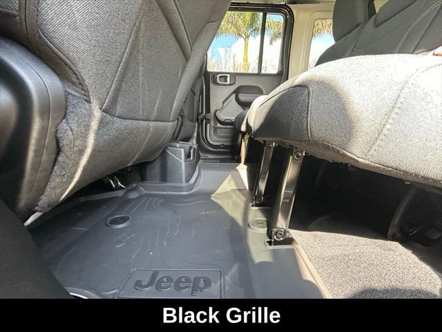 Photo of 2025 Granite Crystal Metallic Clearcoat Jeep Wrangler
