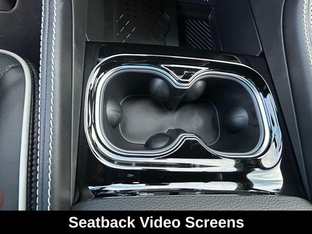 Photo of 2025 Ceramic Gray Clearcoat Chrysler Pacifica