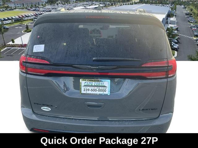 Photo of 2025 Ceramic Gray Clearcoat Chrysler Pacifica