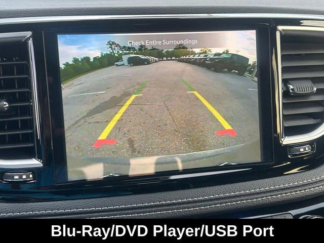 Photo of 2025 Ceramic Gray Clearcoat Chrysler Pacifica