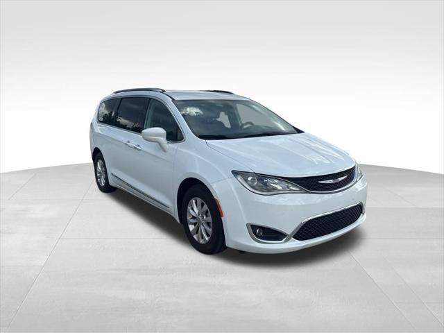 Photo of 2019 Bright White Clearcoat Chrysler Pacifica
