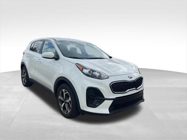 Photo of 2022 Snow White Pearl Kia Sportage