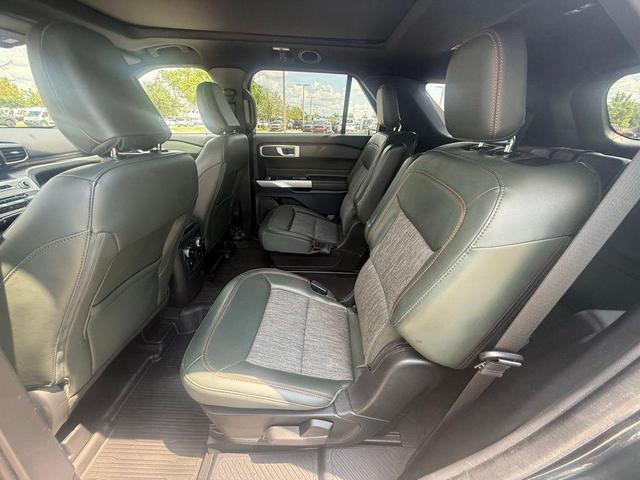 Photo of 2022 Stone Blue Metallic Ford Explorer