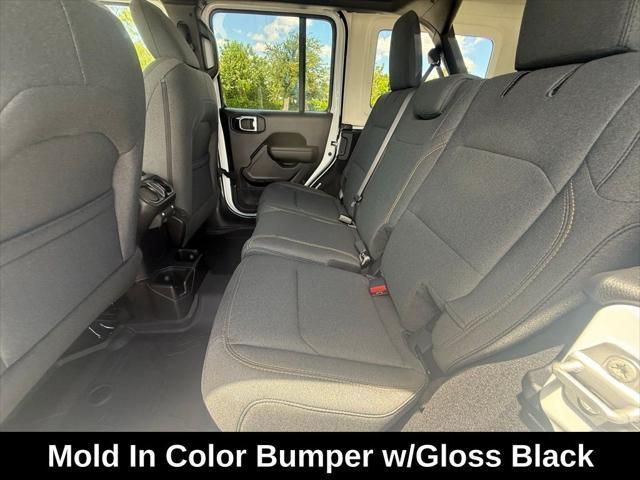 Photo of 2025 Bright White Clearcoat Jeep Wrangler