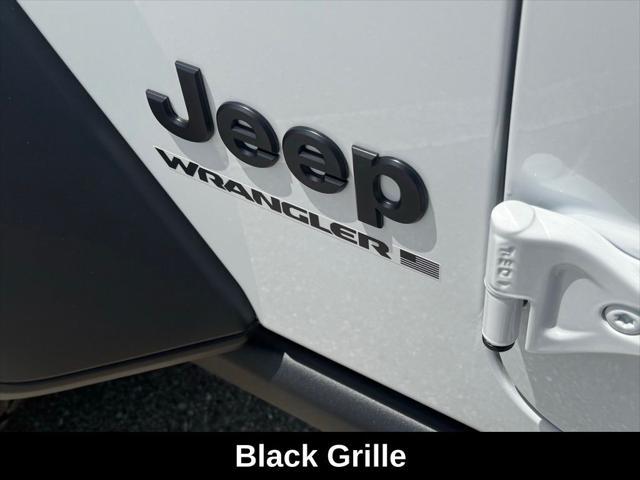 Photo of 2025 Bright White Clearcoat Jeep Wrangler