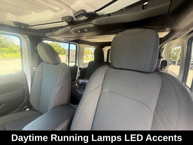 Photo of 2025 Bright White Clearcoat Jeep Wrangler