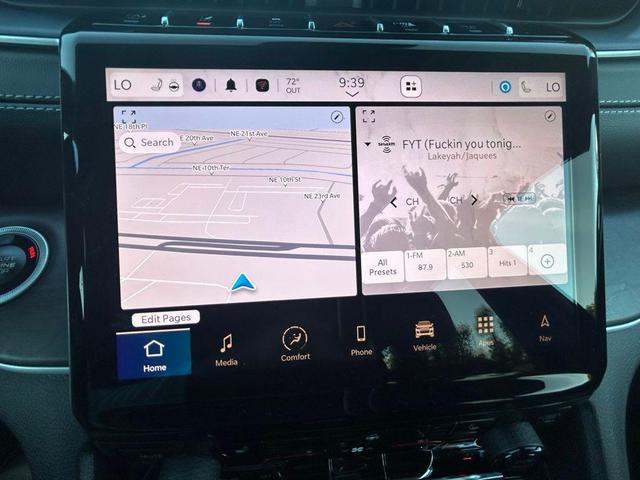 Photo of 2025 Diamond Black Crystal Pearlcoat Jeep Grand Cherokee L