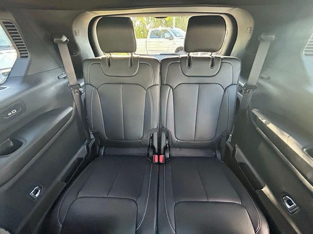 Photo of 2025 Diamond Black Crystal Pearlcoat Jeep Grand Cherokee L