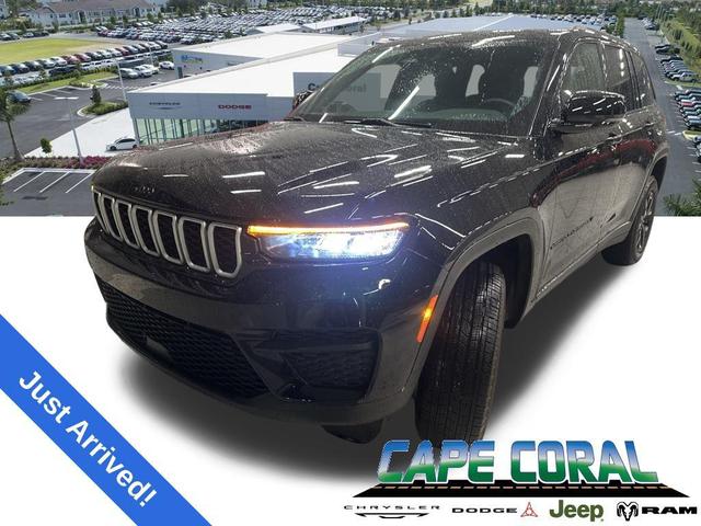 Photo of 2024 Diamond Black Crystal Pearlcoat Jeep Grand Cherokee
