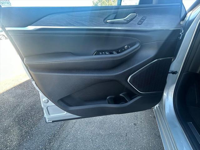 Photo of 2025 Silver Zynith Jeep Grand Cherokee L