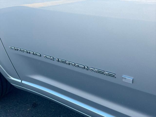 Photo of 2025 Silver Zynith Jeep Grand Cherokee L