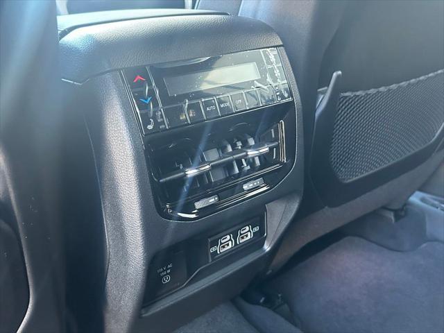 Photo of 2025 Silver Zynith Jeep Grand Cherokee L