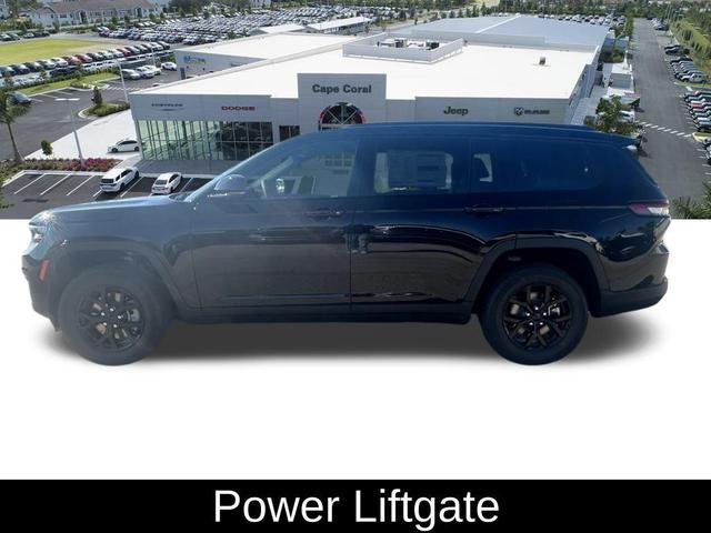 Photo of 2025 Diamond Black Crystal Pearlcoat Jeep Grand Cherokee L