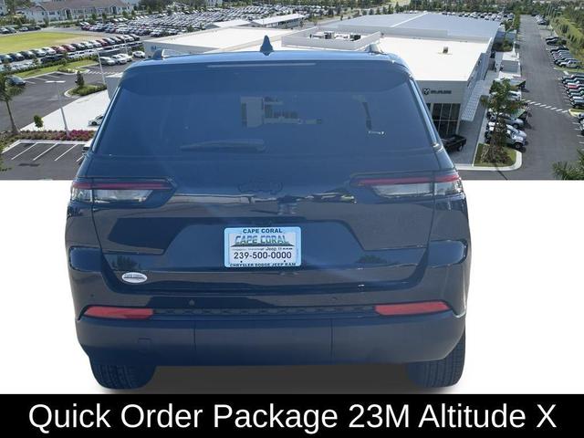 Photo of 2025 Diamond Black Crystal Pearlcoat Jeep Grand Cherokee L