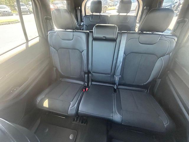 Photo of 2025 Diamond Black Crystal Pearlcoat Jeep Grand Cherokee L