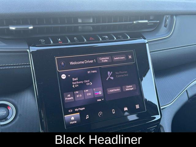 Photo of 2025 Diamond Black Crystal Pearlcoat Jeep Grand Cherokee L