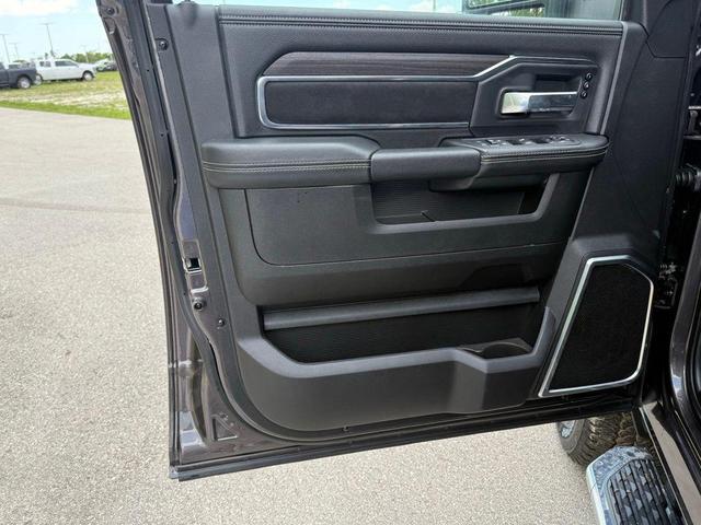 Photo of 2025 Granite Crystal Metallic Clearcoat RAM 2500