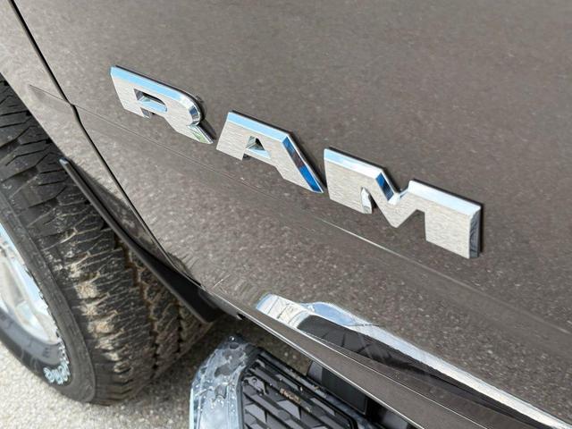 Photo of 2025 Granite Crystal Metallic Clearcoat RAM 2500