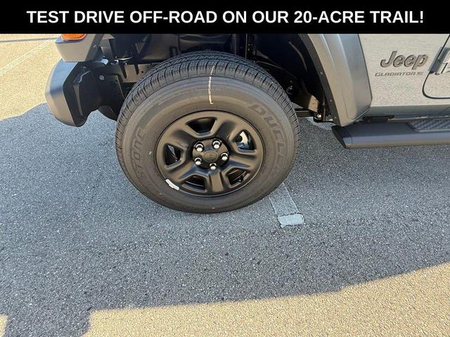 Photo of 2025 Anvil Clearcoat Jeep Gladiator