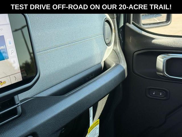 Photo of 2025 Anvil Clearcoat Jeep Gladiator