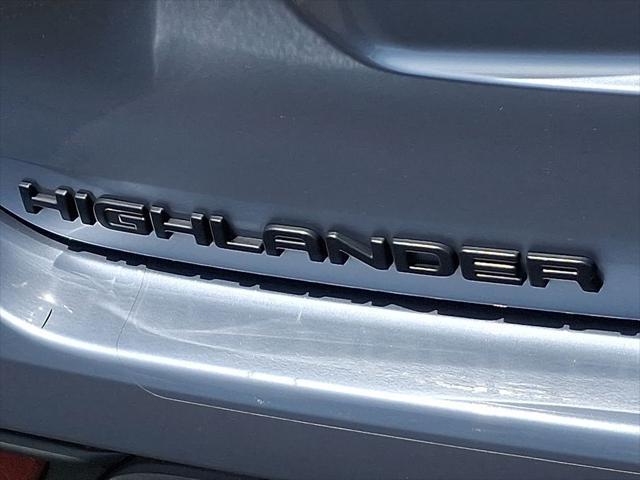 Photo of 2021 Noon Dust Toyota Highlander