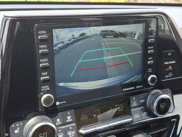 Photo of 2021 Noon Dust Toyota Highlander