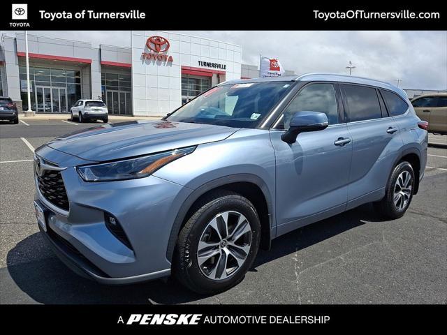Photo of 2021 Noon Dust Toyota Highlander