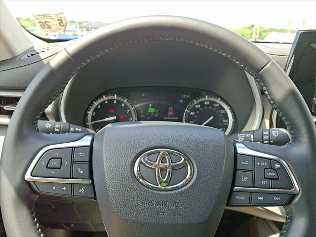 Photo of 2021 Noon Dust Toyota Highlander