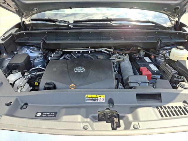Photo of 2021 Noon Dust Toyota Highlander