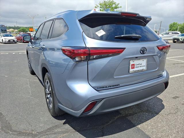 Photo of 2021 Noon Dust Toyota Highlander
