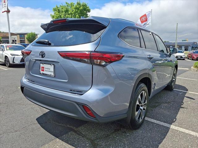 Photo of 2021 Noon Dust Toyota Highlander