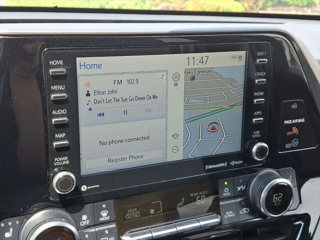 Photo of 2021 Noon Dust Toyota Highlander