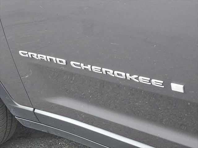 Photo of 2021 Baltic Gray Metallic Clearcoat Jeep Grand Cherokee L