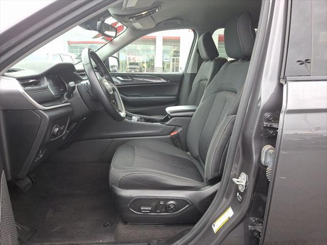 Photo of 2021 Baltic Gray Metallic Clearcoat Jeep Grand Cherokee L