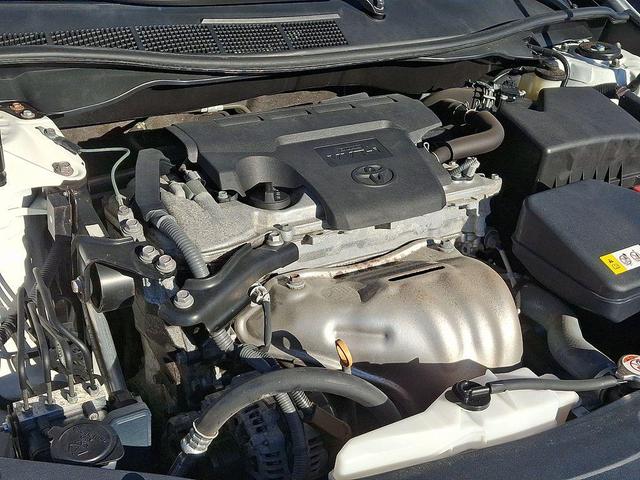 Photo of 2017 Super White Toyota Camry